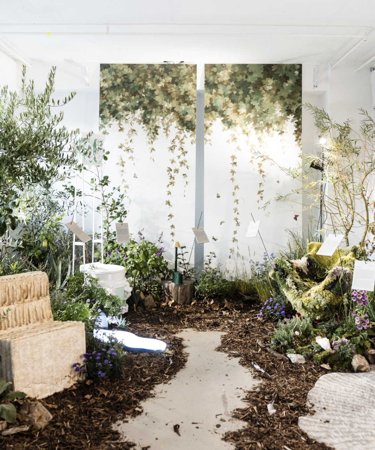 OVERGROW par Calico Wallpaper