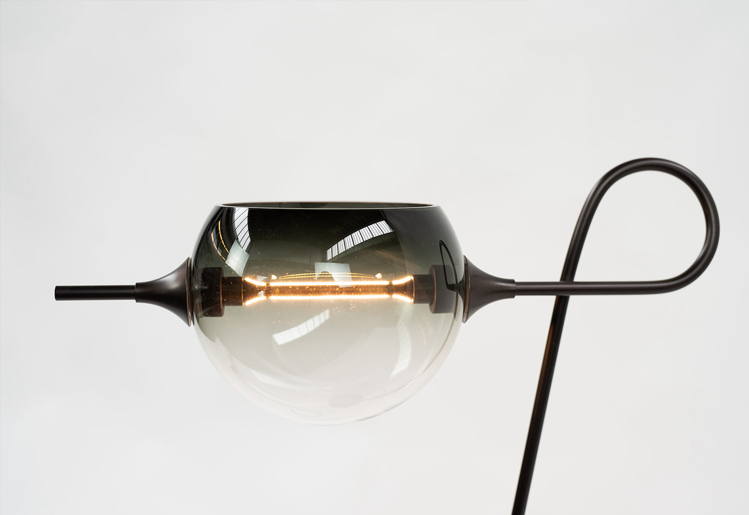 WHIPLASH TABLE LAMP No. 122 par David Weeks