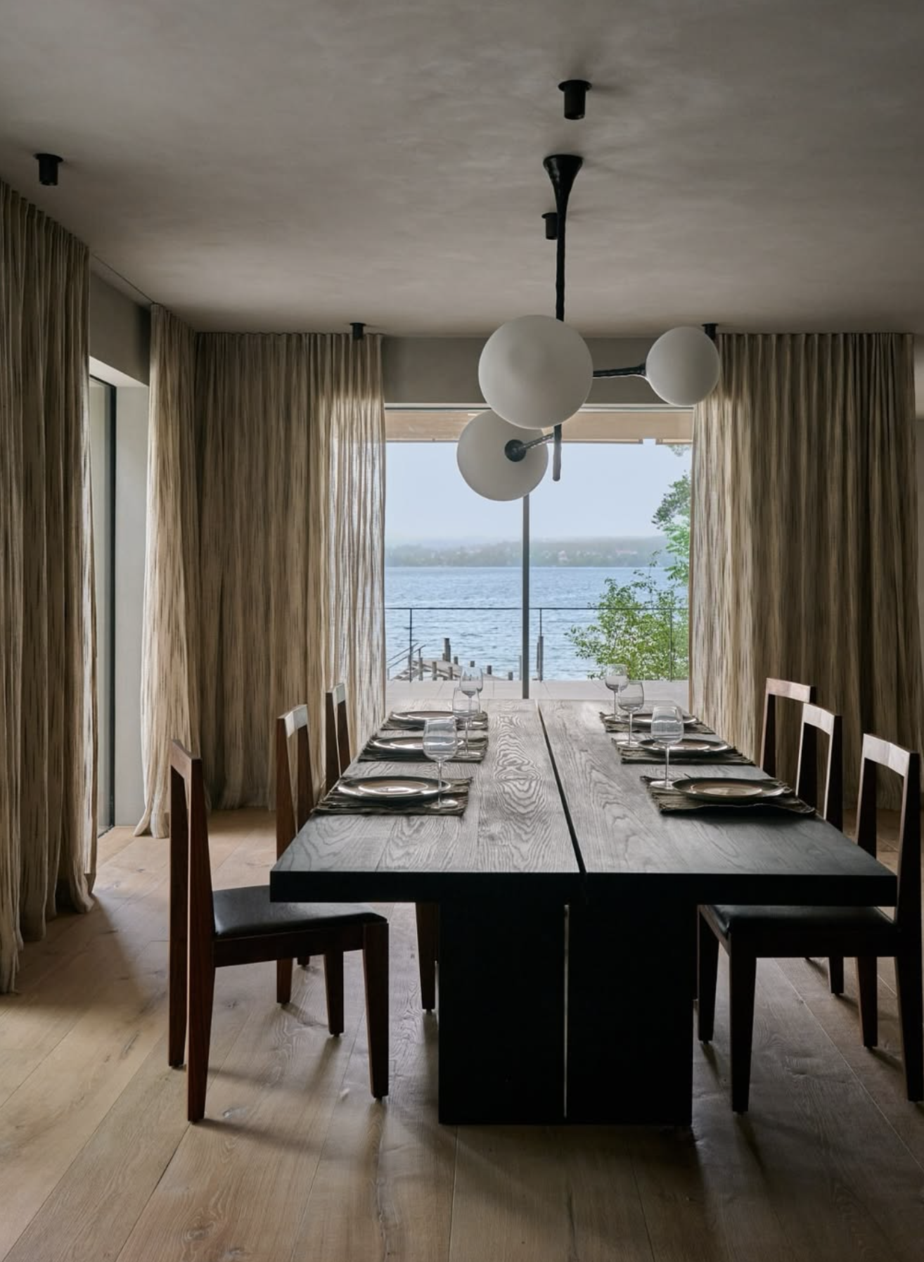 CASA DINING CHAIR par De Troupe