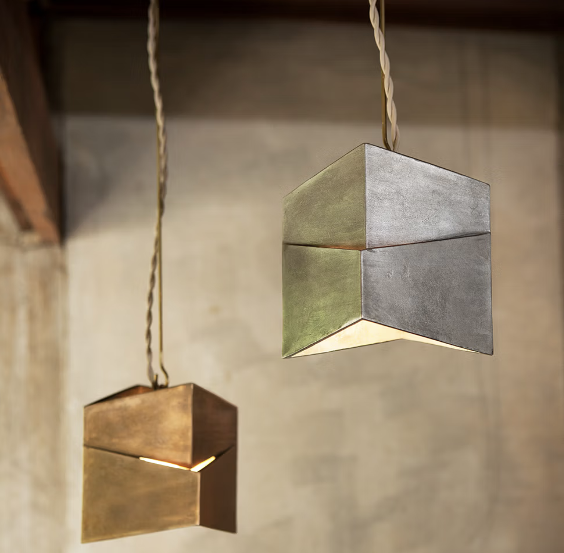 DECADE PENDANT par De Troupe