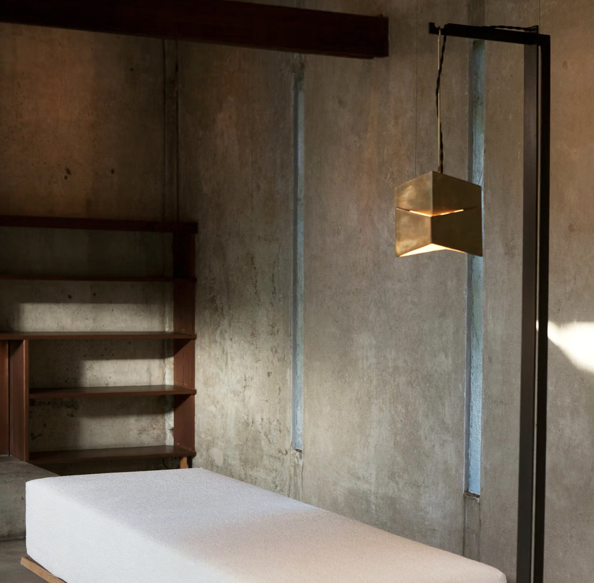 DECADE PENDANT par De Troupe