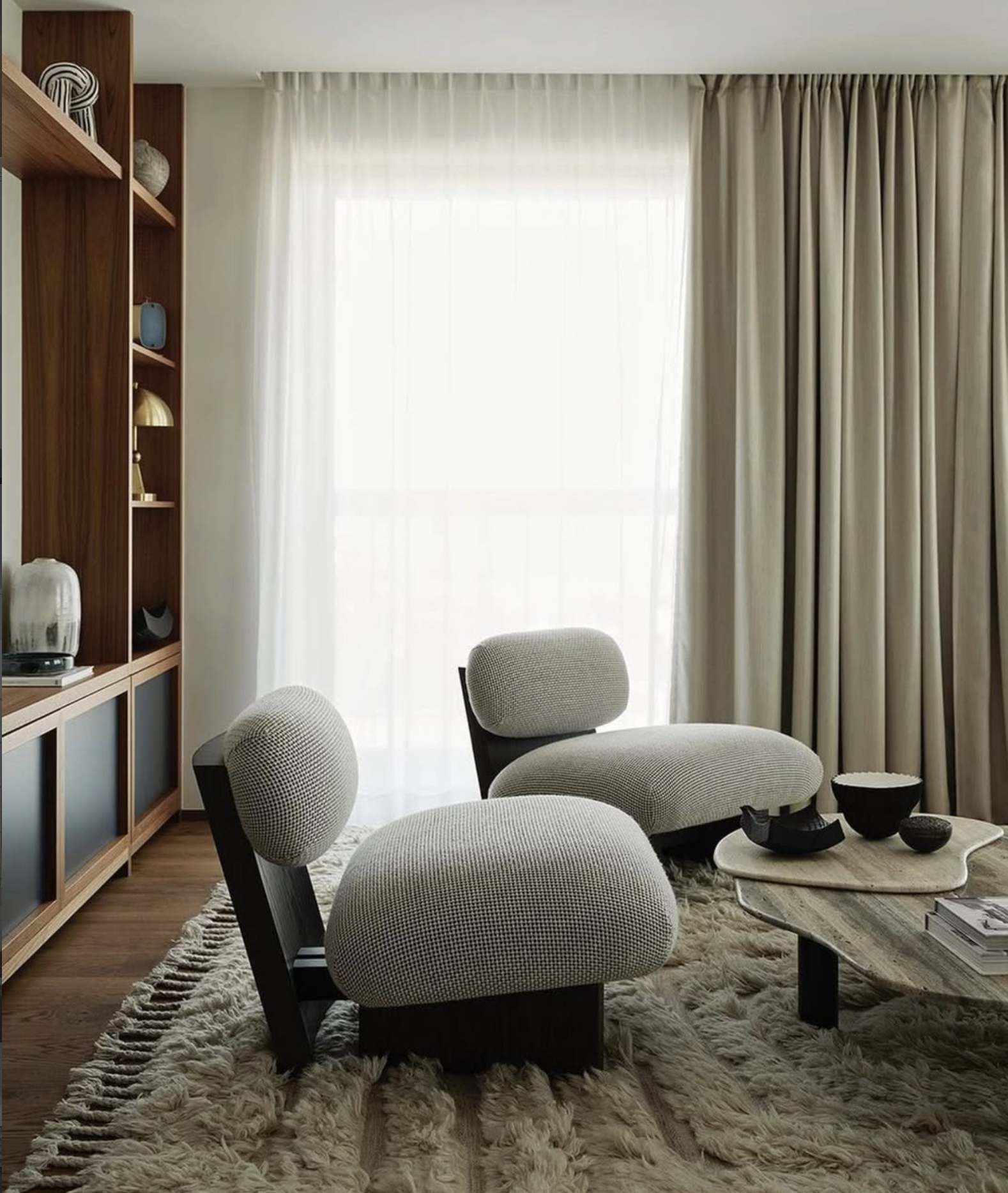 JIA CHAIR AND OTTOMAN par De Troupe