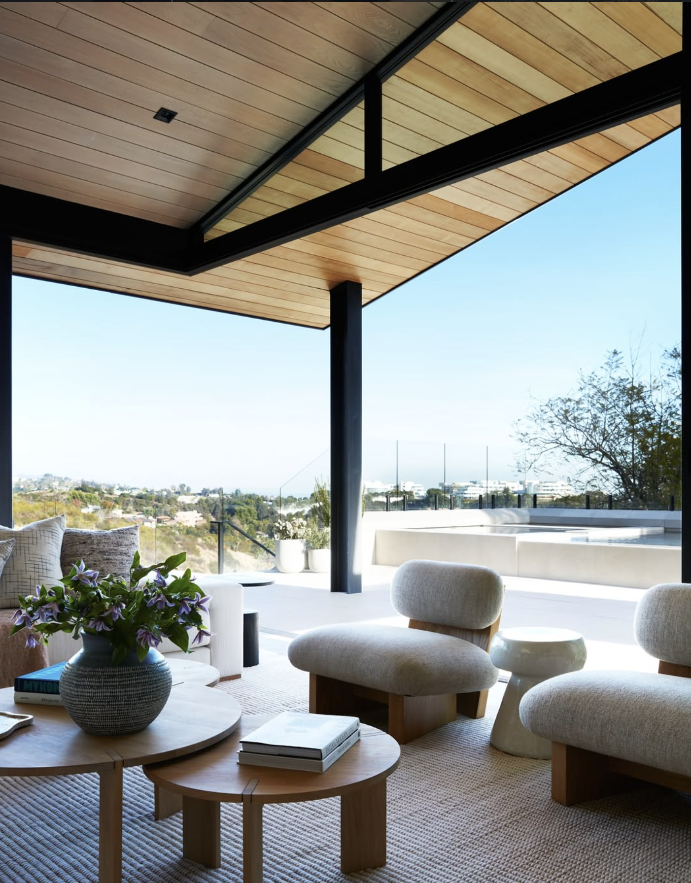 JIA CHAIR AND OTTOMAN par De Troupe