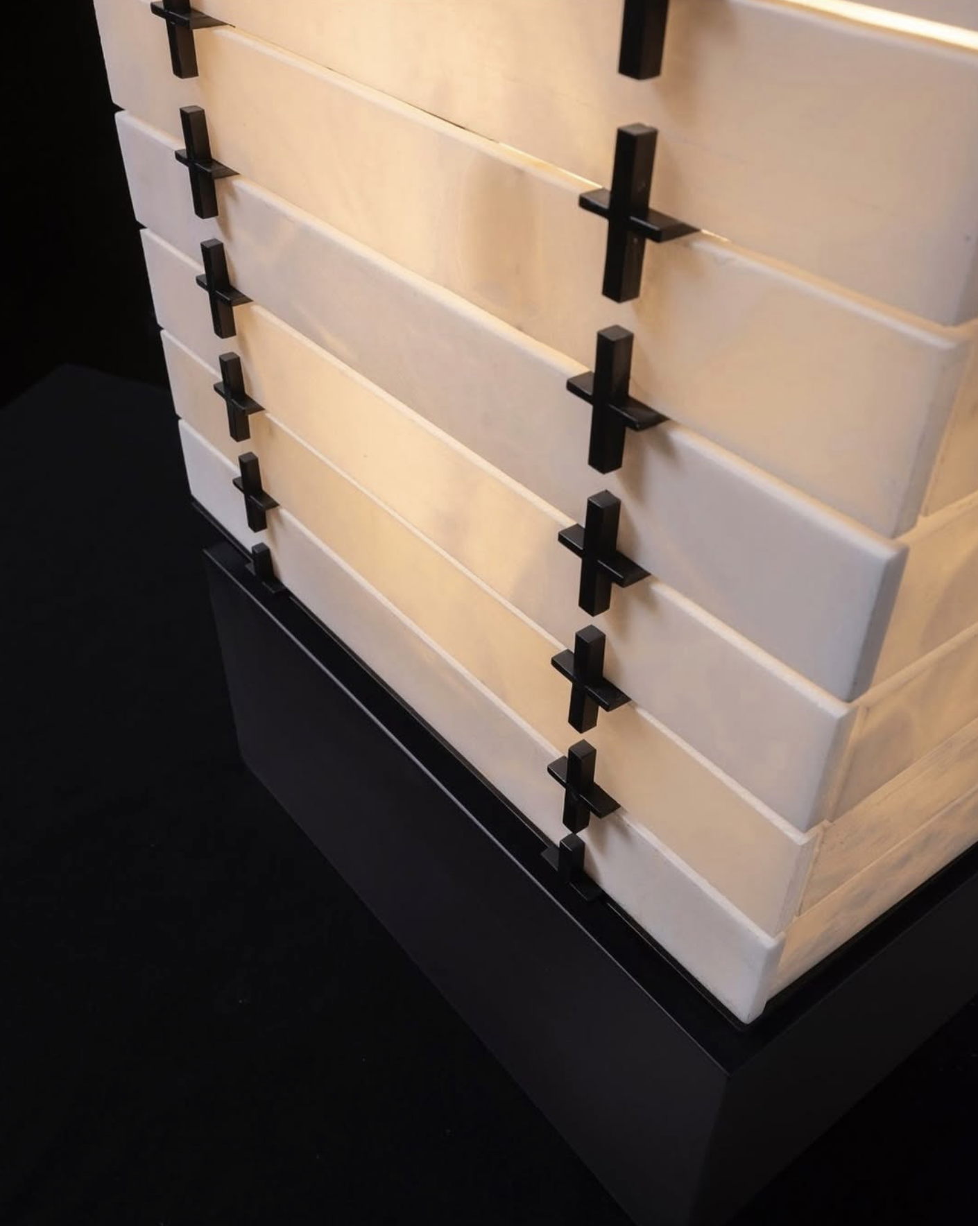 STRATA TABLE LAMP par De Troupe