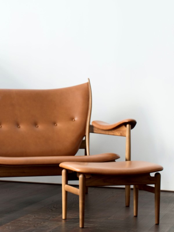 CHIEFTAIN FOOTSTOOL par Finn juhl