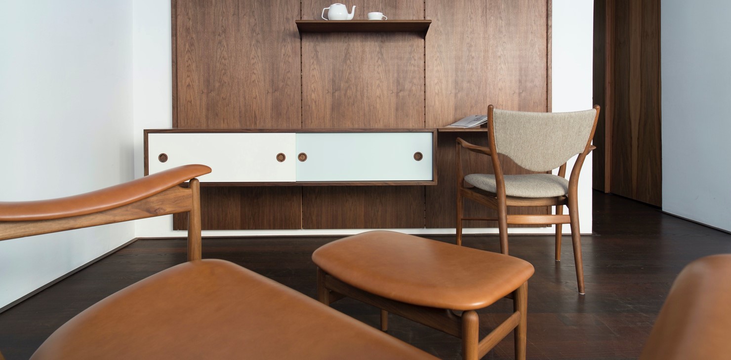 CHIEFTAIN FOOTSTOOL par Finn juhl