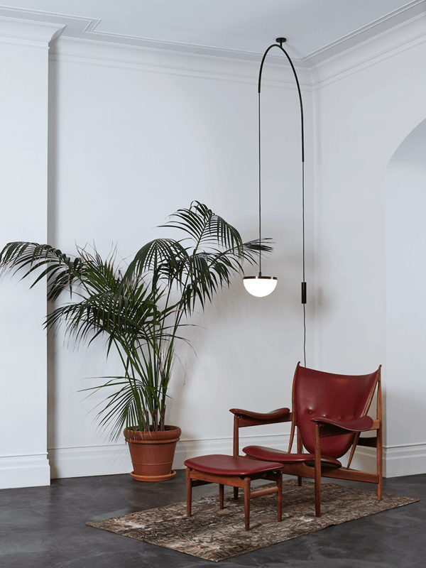 CHIEFTAIN FOOTSTOOL par Finn juhl