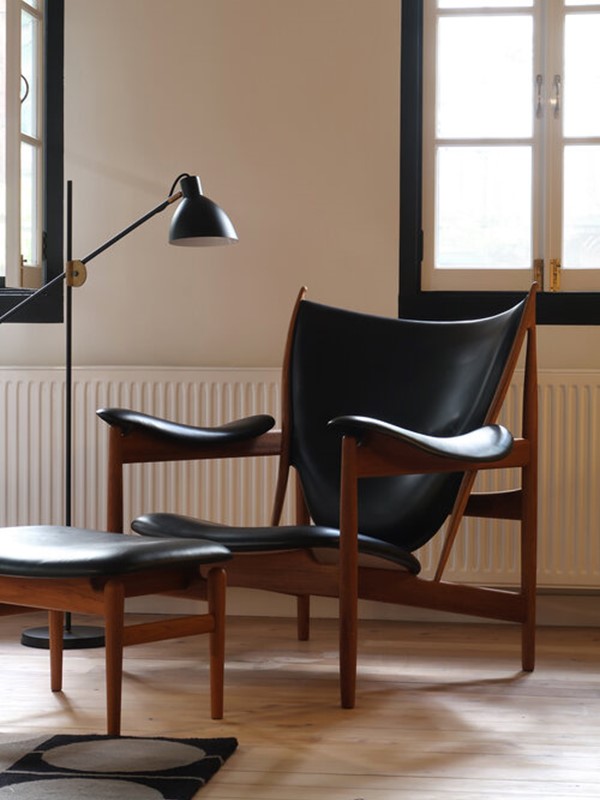CHIEFTAIN FOOTSTOOL par Finn juhl