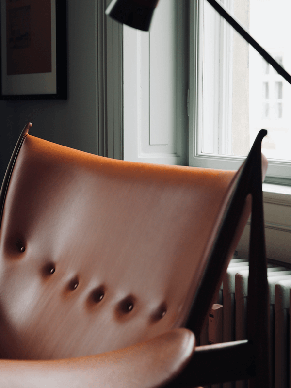 CHIEFTAIN SOFA par Finn juhl