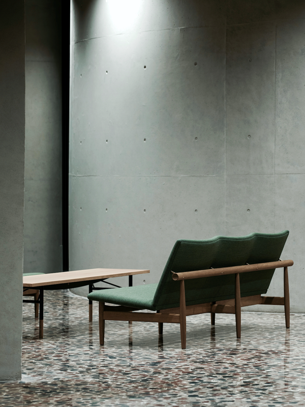 JAPAN SOFA par Finn juhl