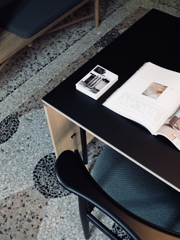 NYHAVN DINING TABLE par Finn juhl