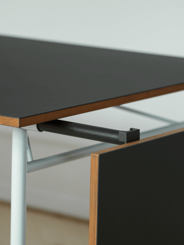 NYHAVN DINING TABLE par Finn juhl