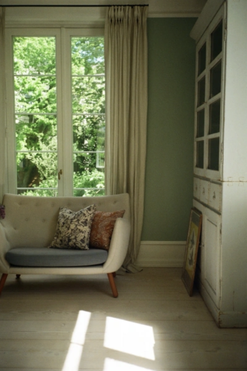 POET SOFA par Finn juhl