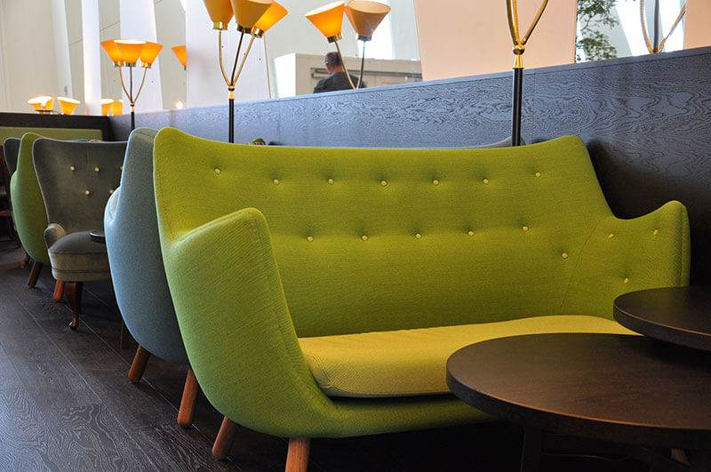 POET SOFA par Finn juhl