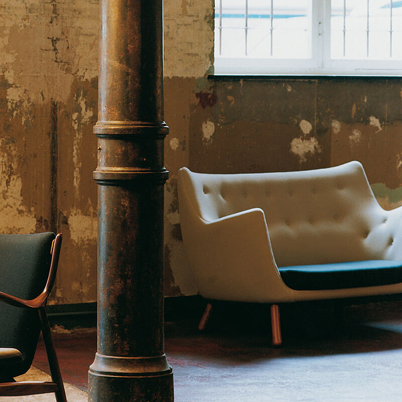 POET SOFA par Finn juhl