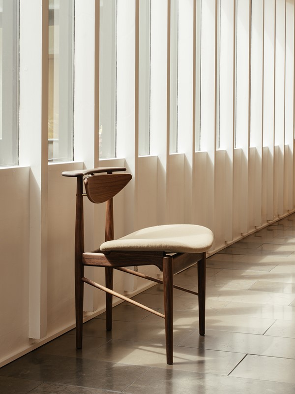 READING CHAIR par Finn juhl