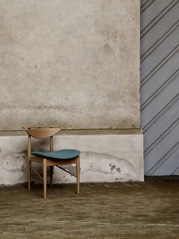 READING CHAIR - OAK par Finn juhl