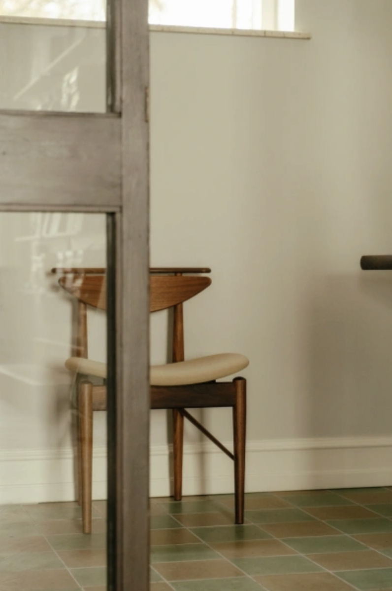 READING CHAIR - OAK par Finn juhl