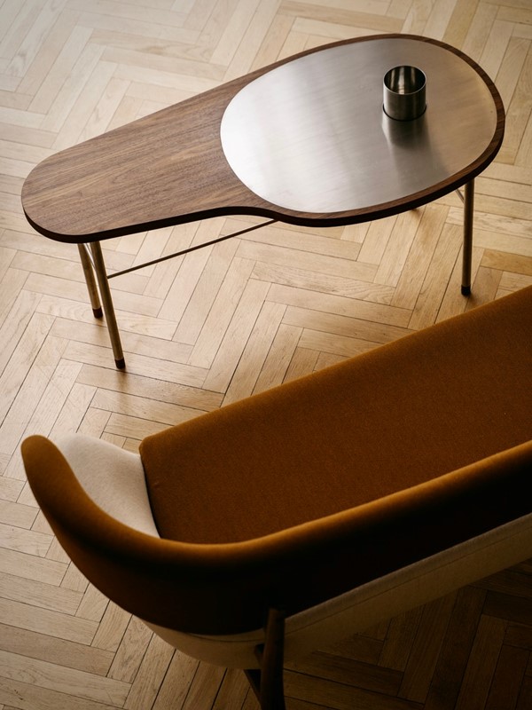 ROSS COFFEE TABLE par Finn juhl