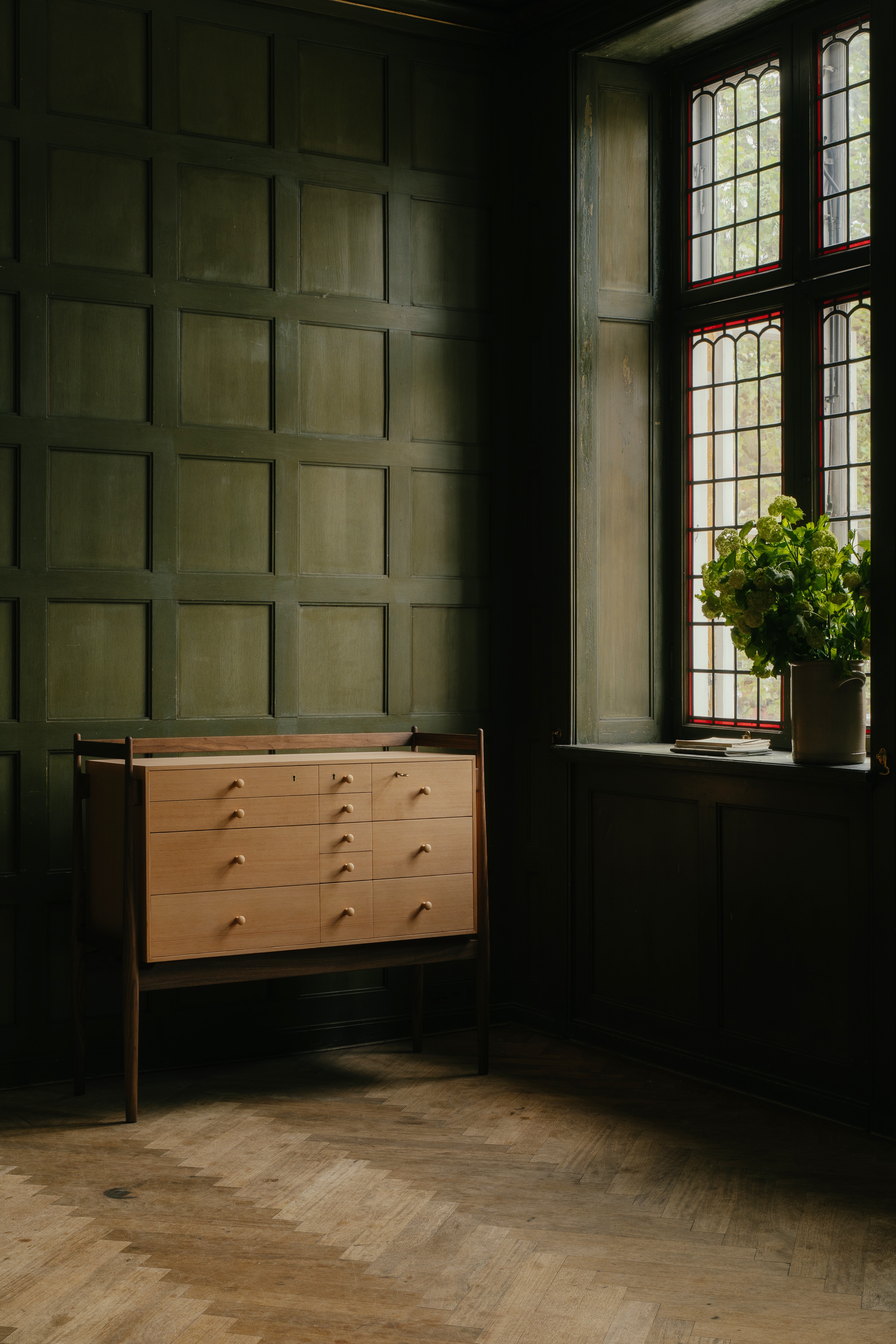 SILVERWARE CABINET par Finn juhl