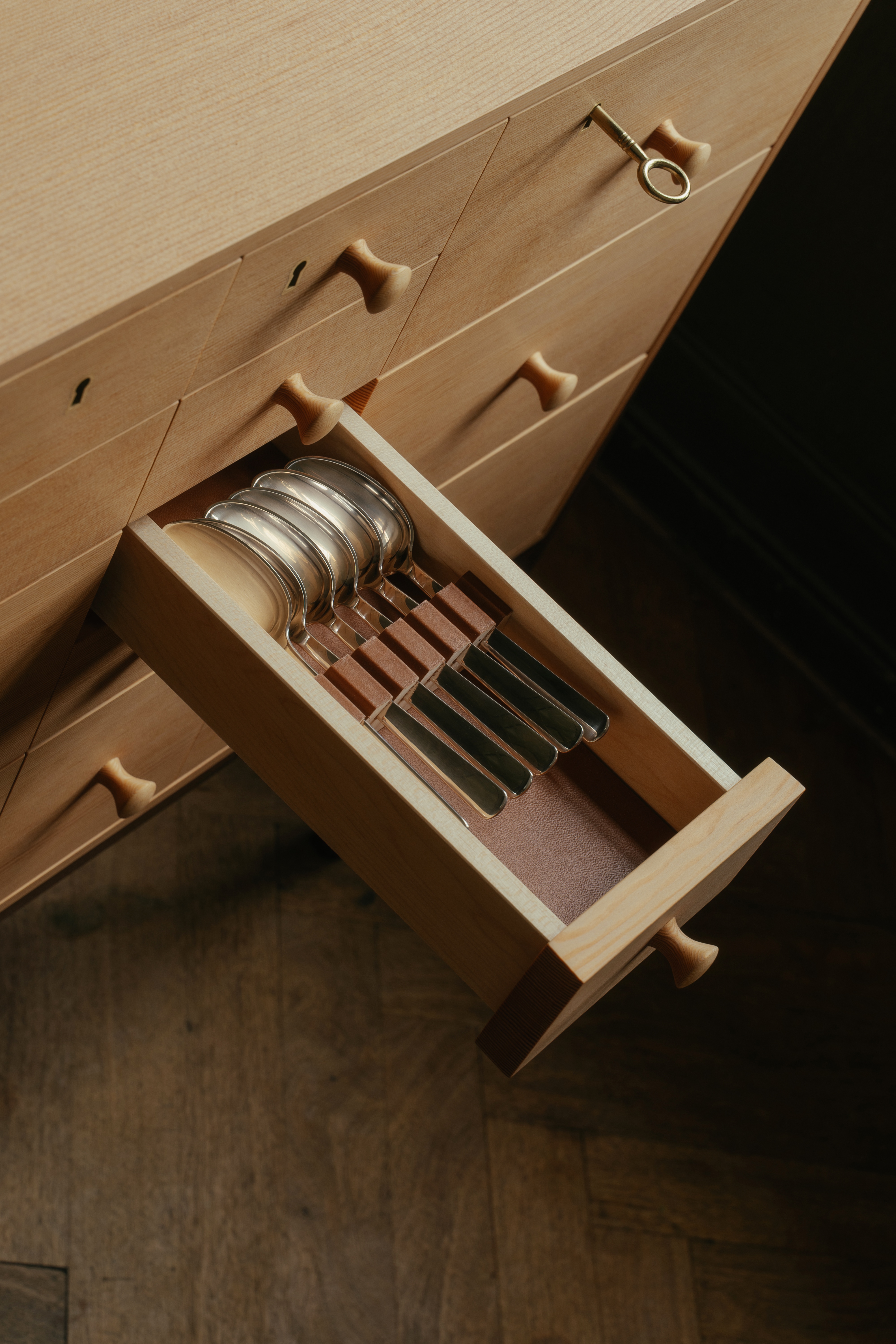 SILVERWARE CABINET par Finn juhl