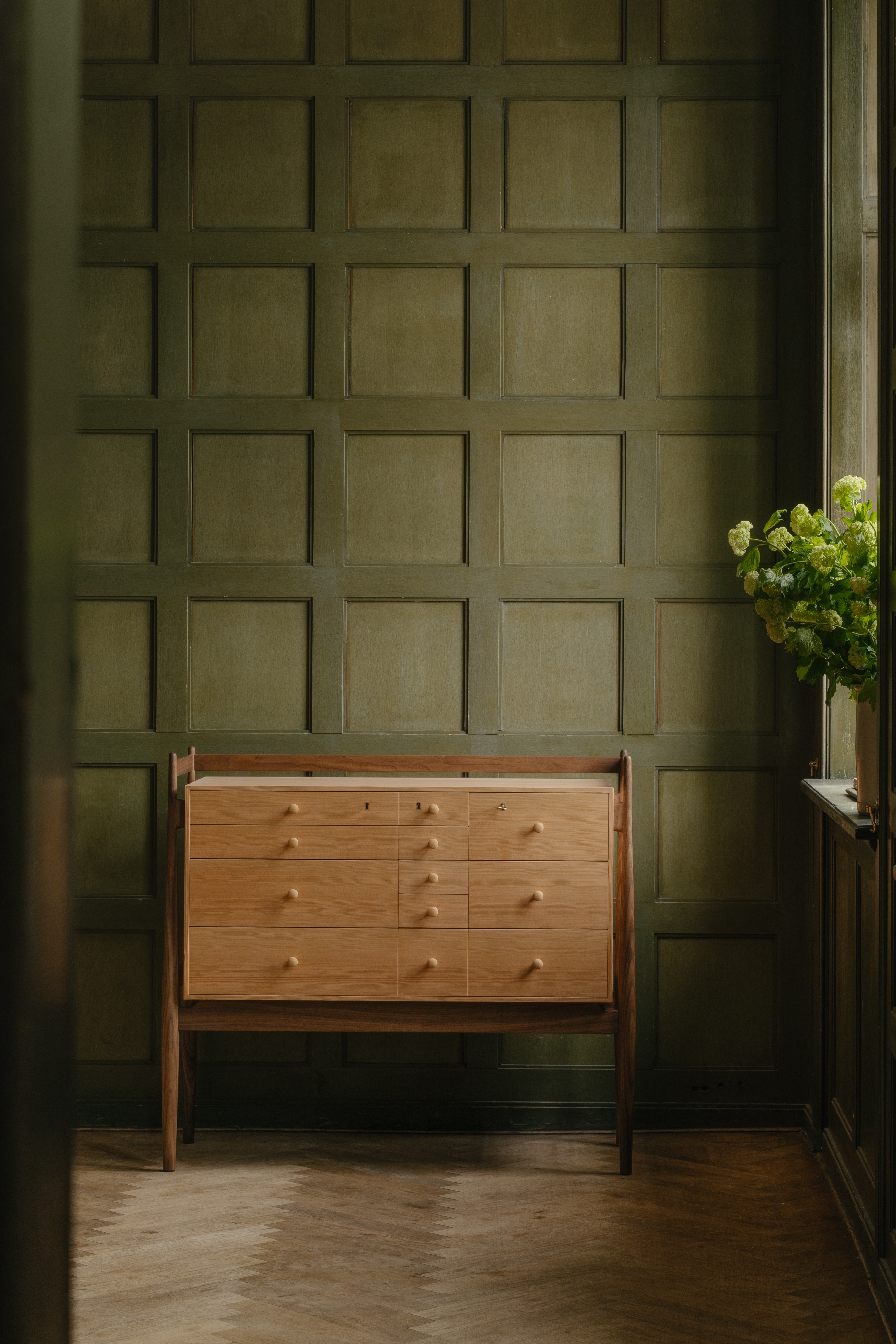 SILVERWARE CABINET par Finn juhl