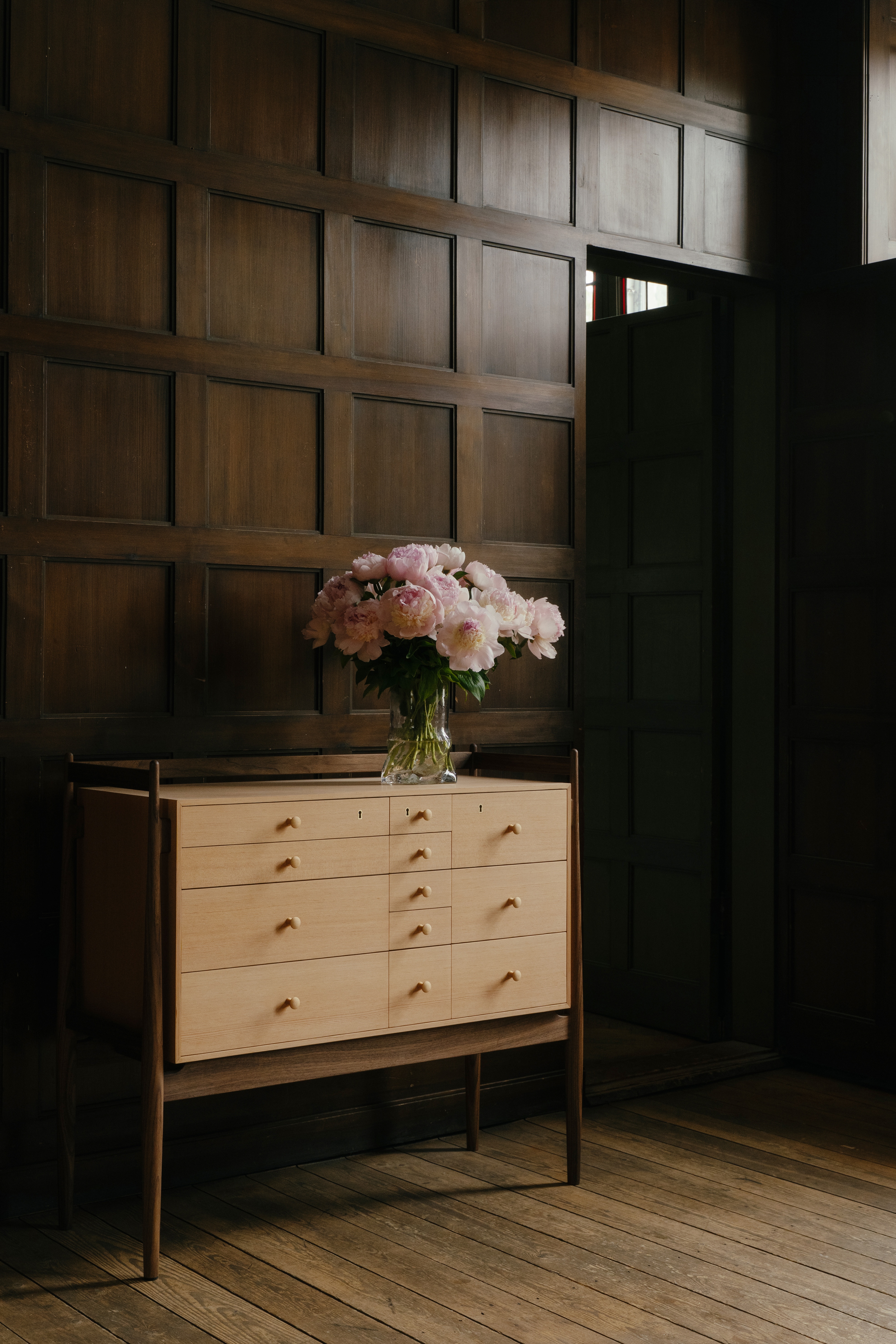 SILVERWARE CABINET par Finn juhl