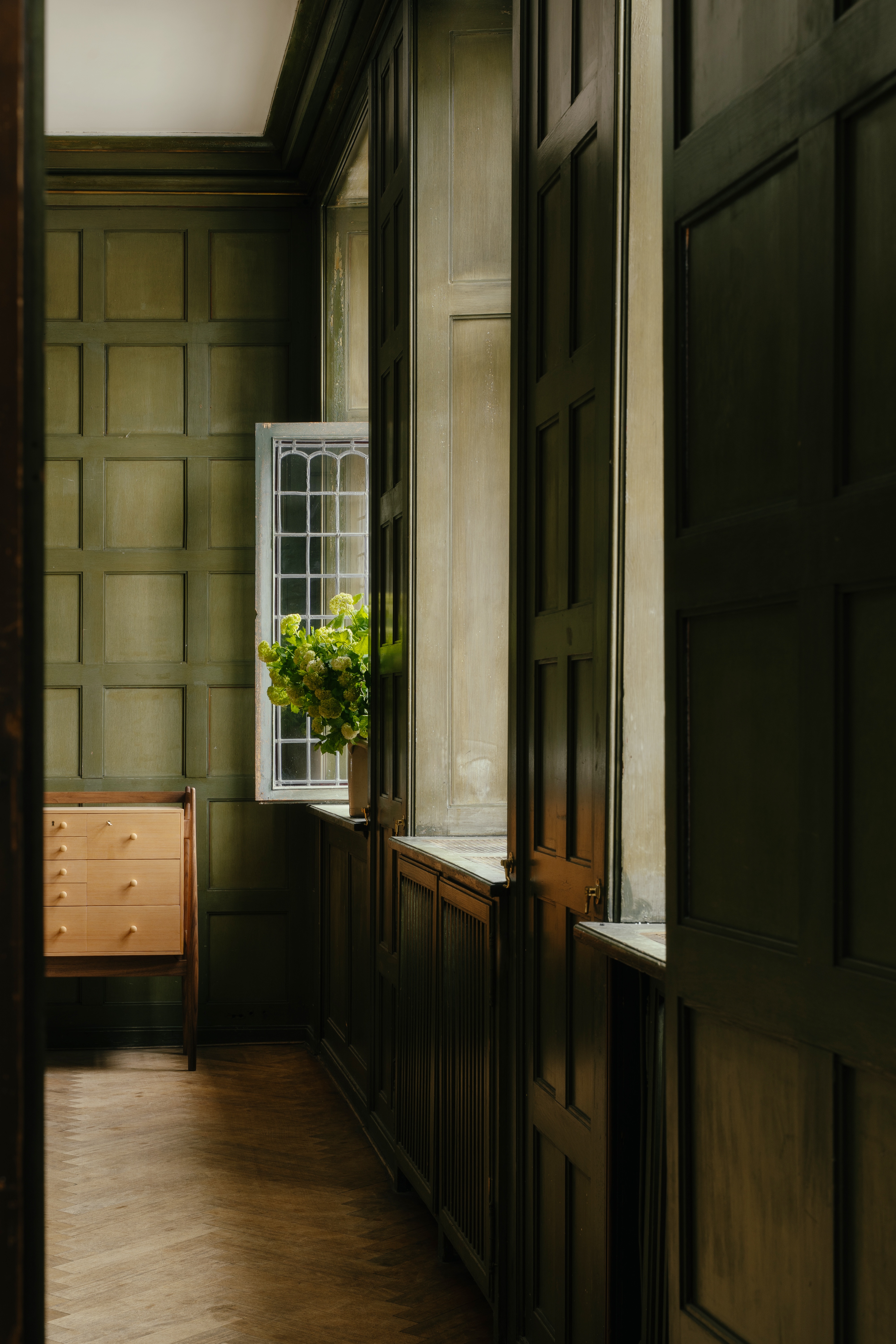 SILVERWARE CABINET par Finn juhl