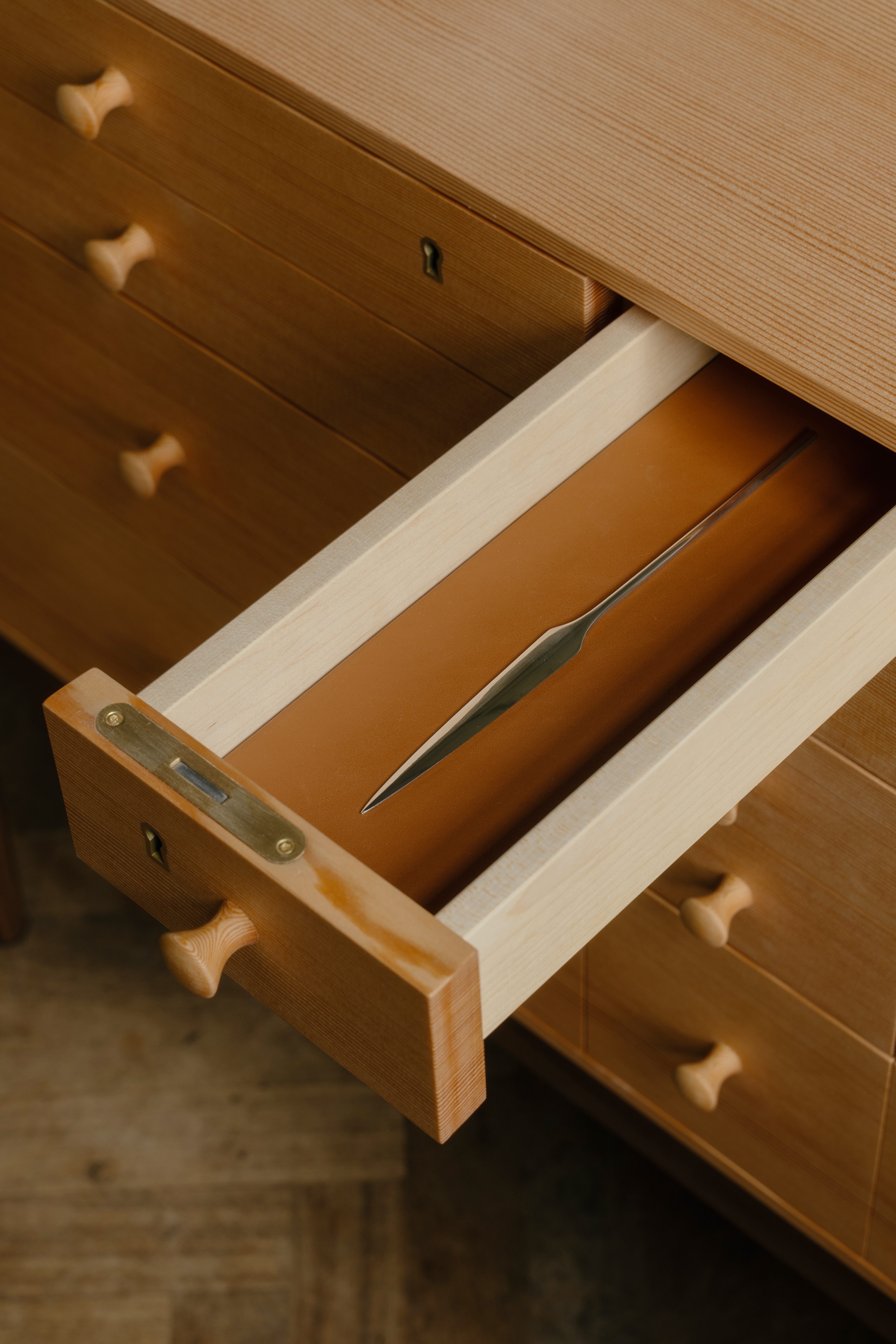SILVERWARE CABINET par Finn juhl
