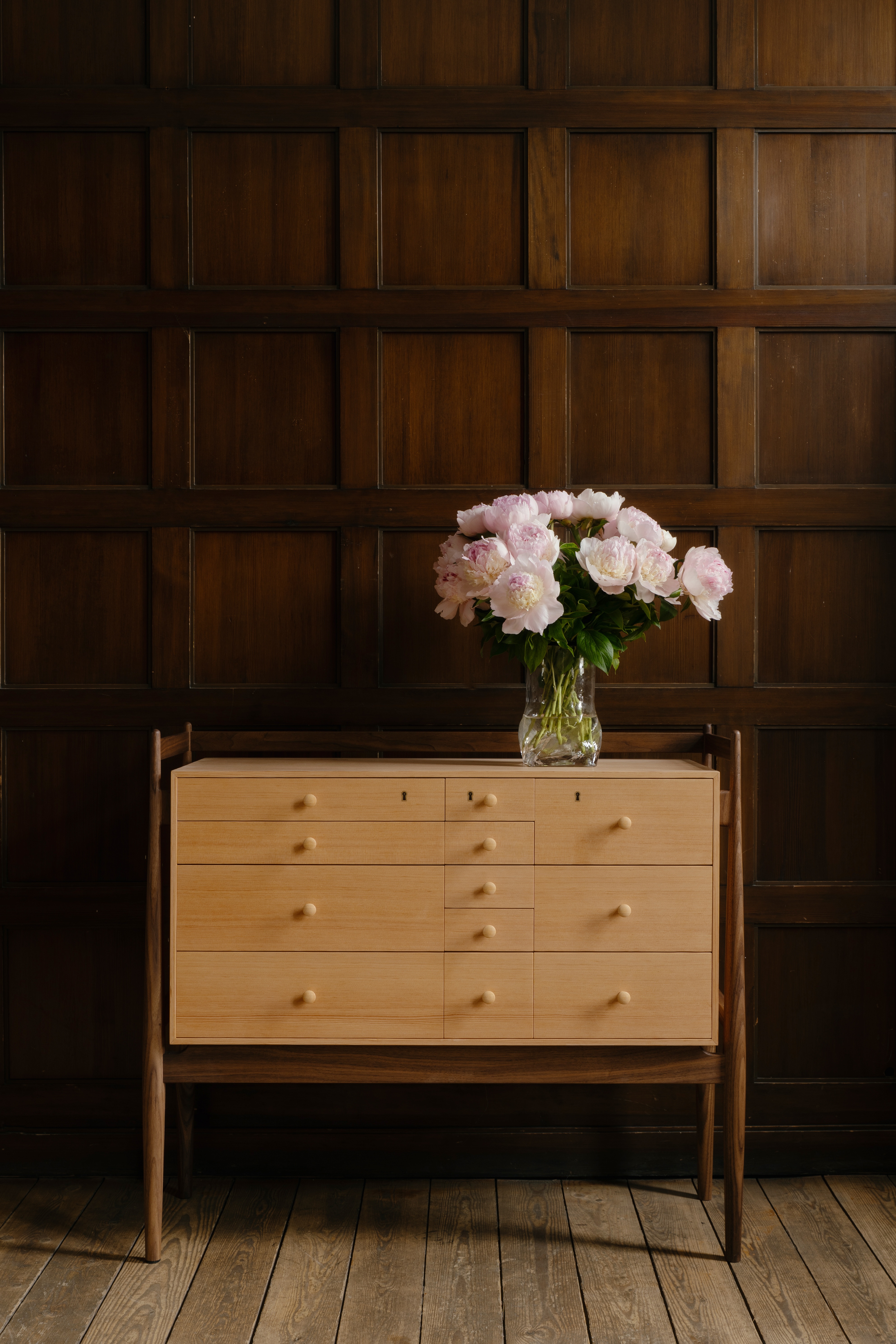 SILVERWARE CABINET par Finn juhl