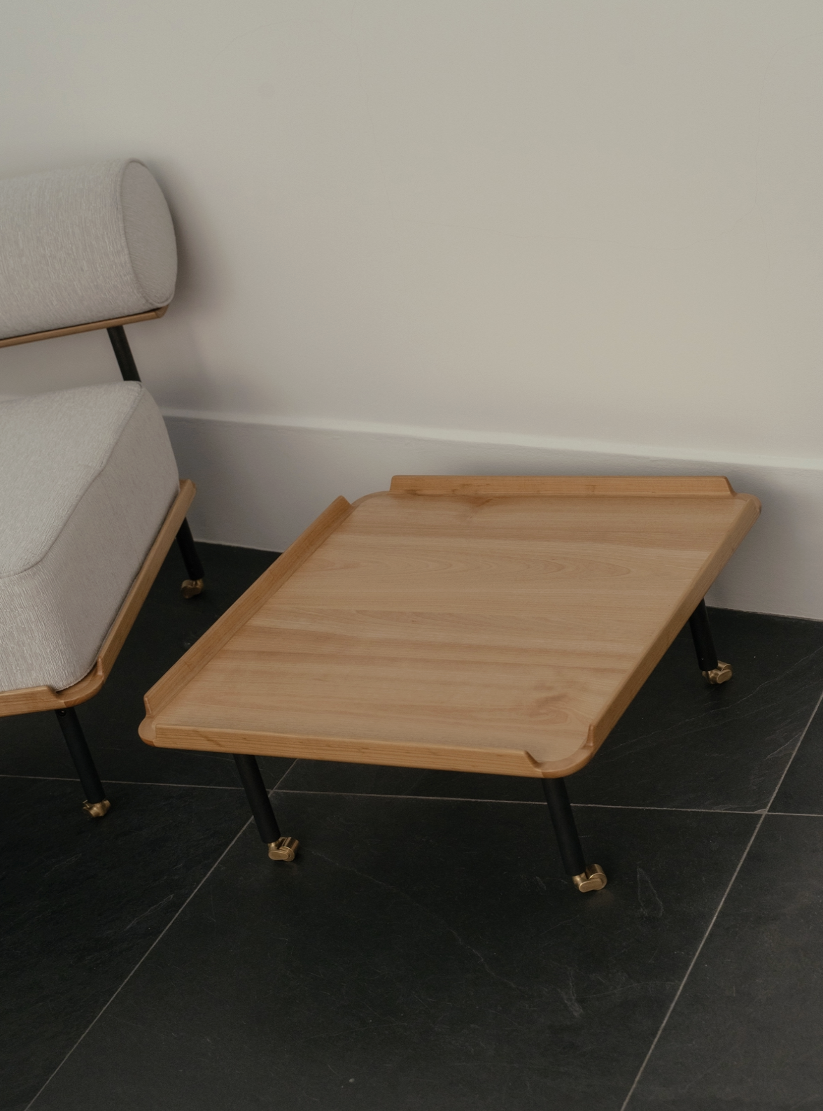 TELEVISION TABLE par Finn Juhl