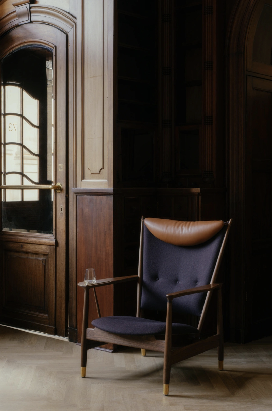 WHISKY CHAIR par Finn juhl