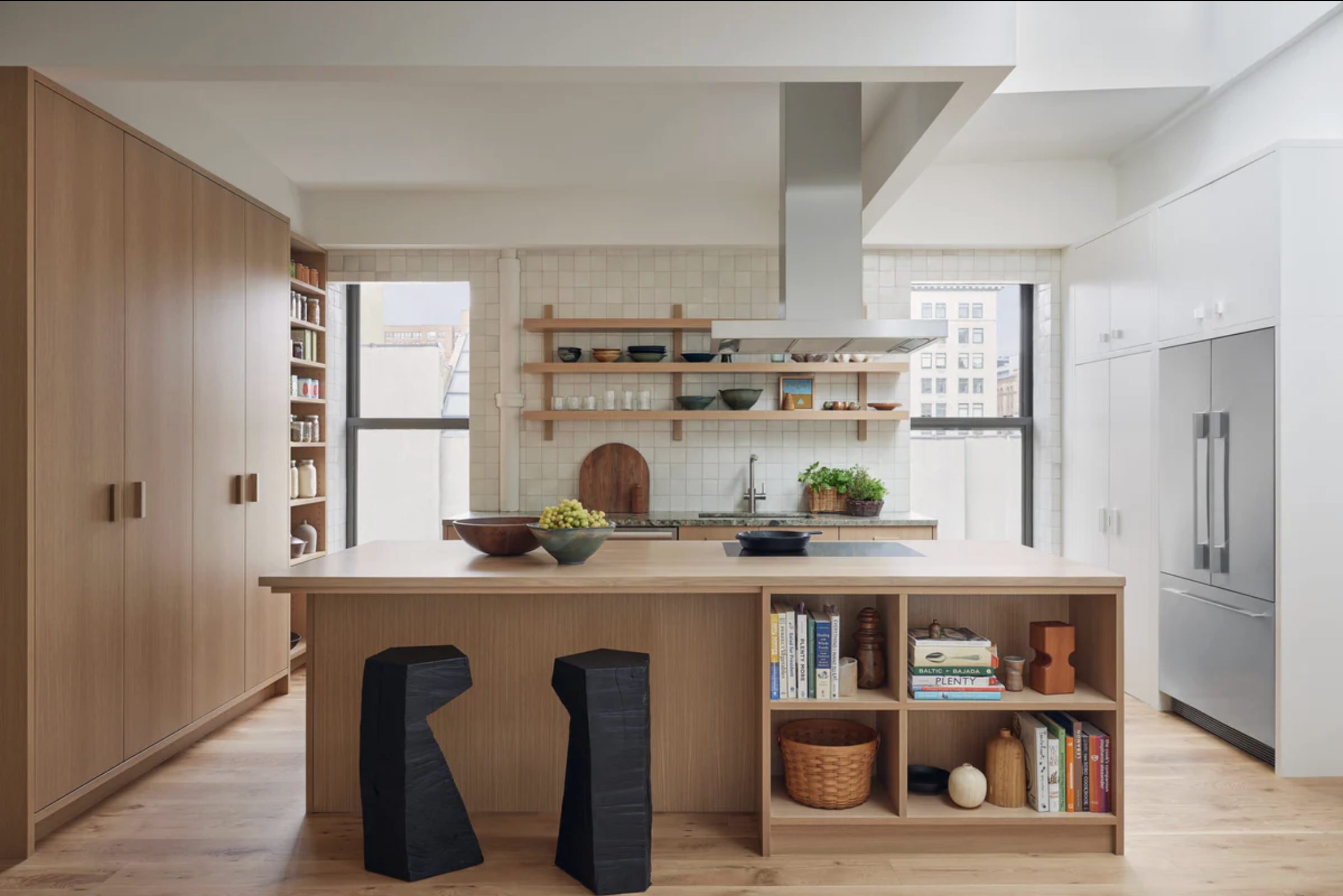 CHAINSAW COUNTER STOOLS par Fort Standard