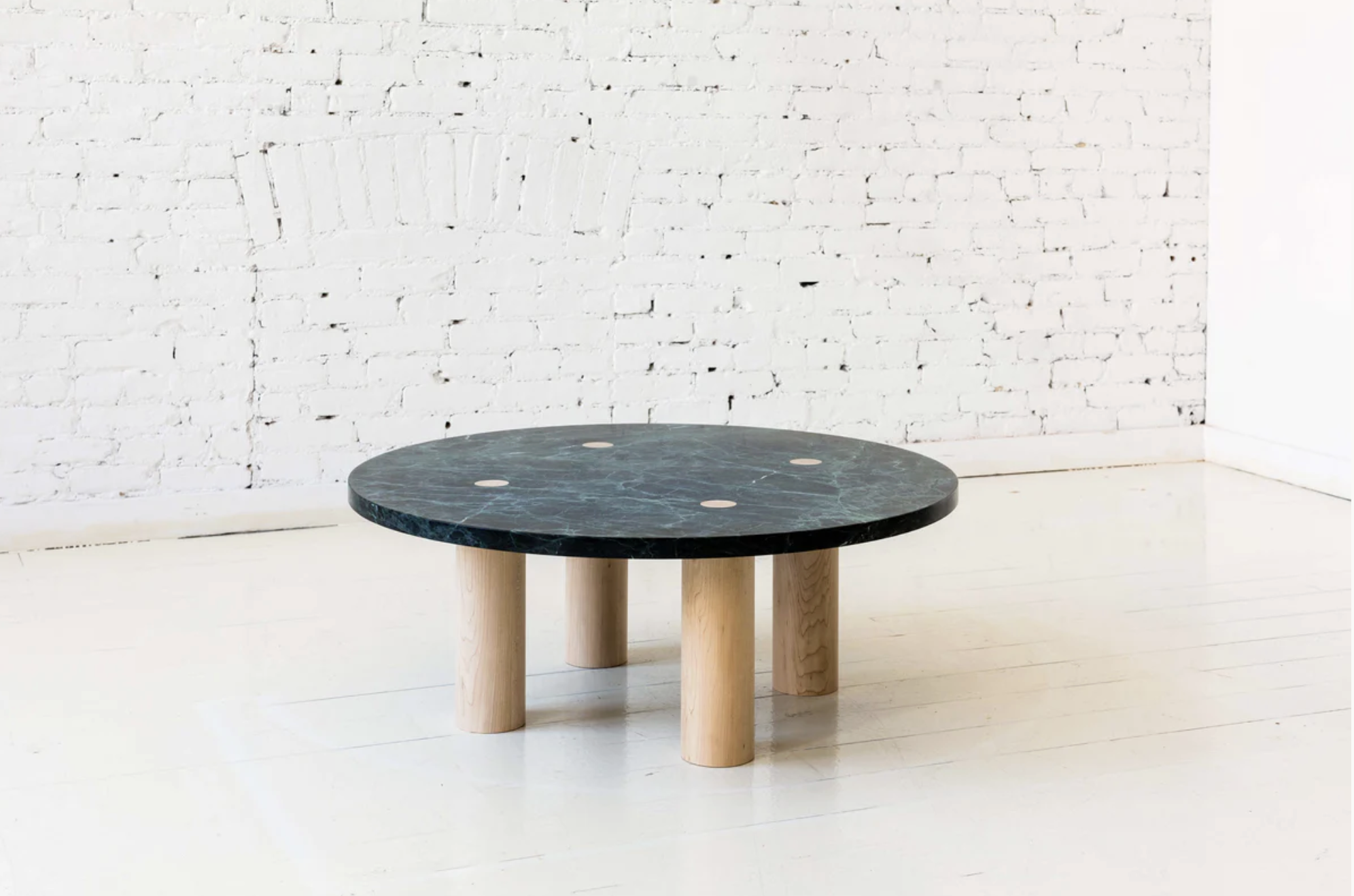 COLUMN COFFEE TABLE - ROUND / STONE par Fort Standard