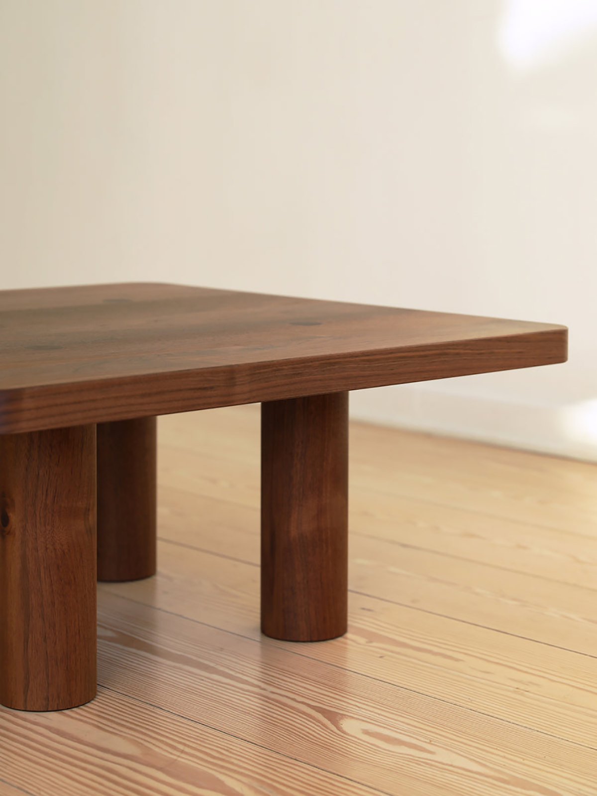 COLUMN COFFEE TABLE - SQUARE/RECTANGLE par Fort Standard