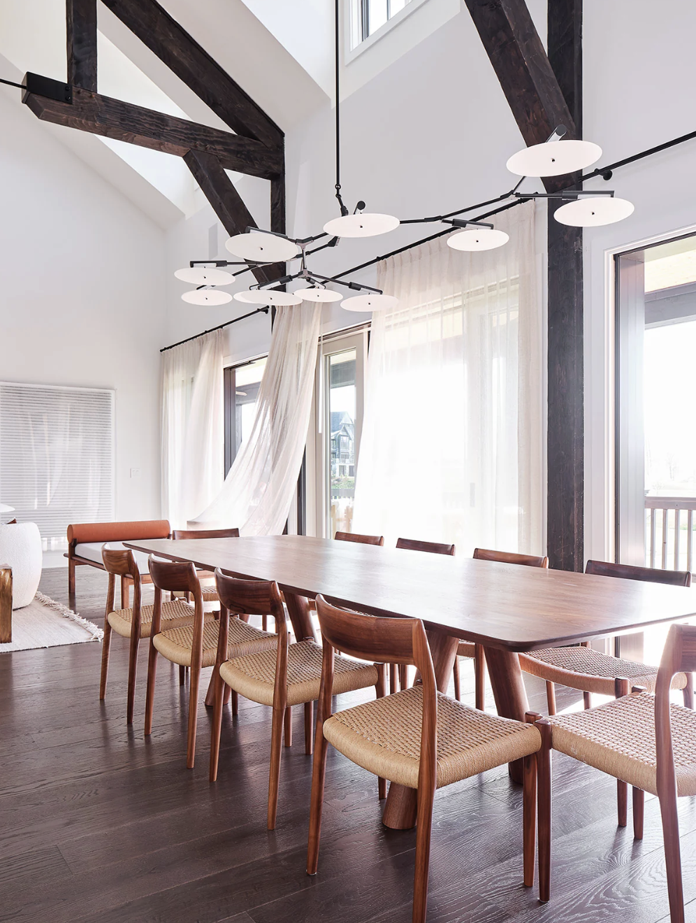 COLUMN DINING TABLE - ANGLED LEG par Fort Standard