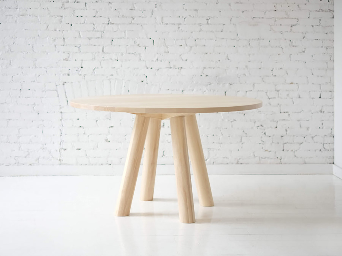 COLUMN DINING TABLE - ANGLED LEG/ ROUND par Fort Standard