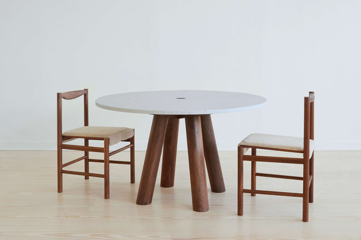 COLUMN DINING TABLE - ANGLED LEG/ ROUND STONE par Fort Standard