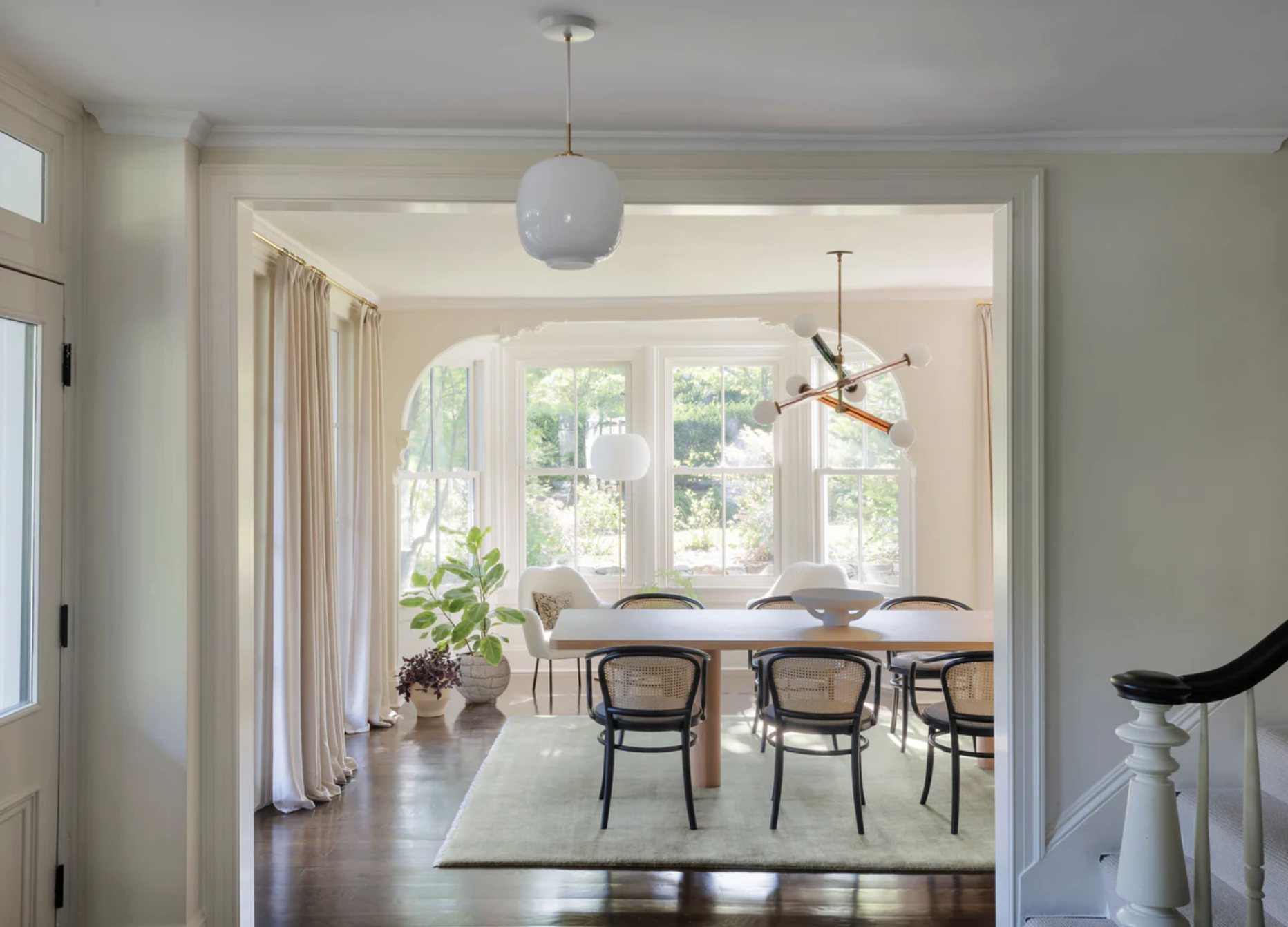 COLUMN DINING TABLE - CENTRAL LEG par Fort Standard