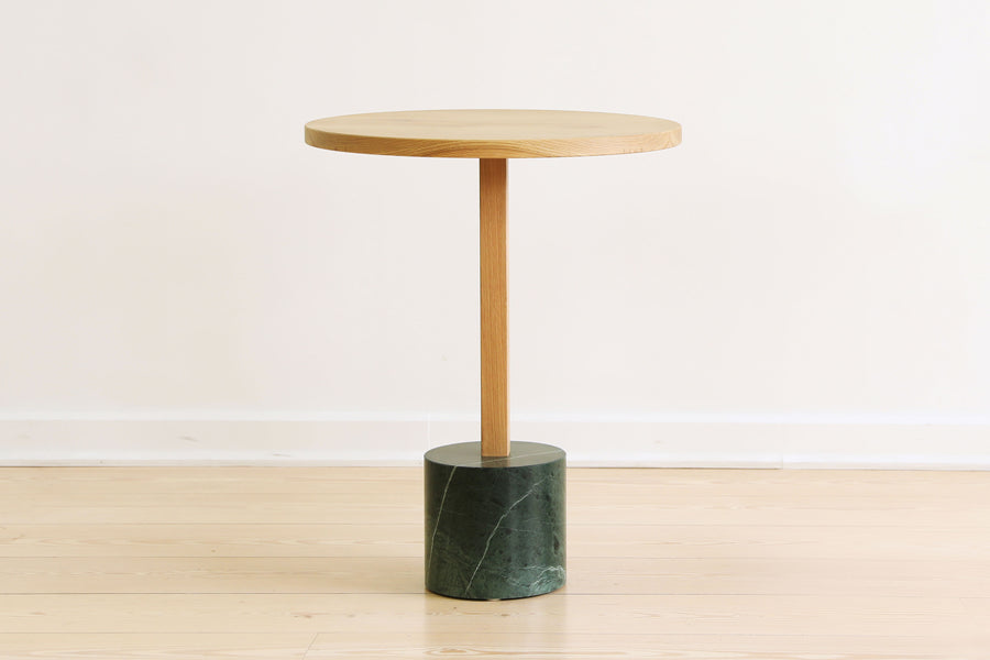 FOUNDATION BISTRO TABLE par Fort Standard