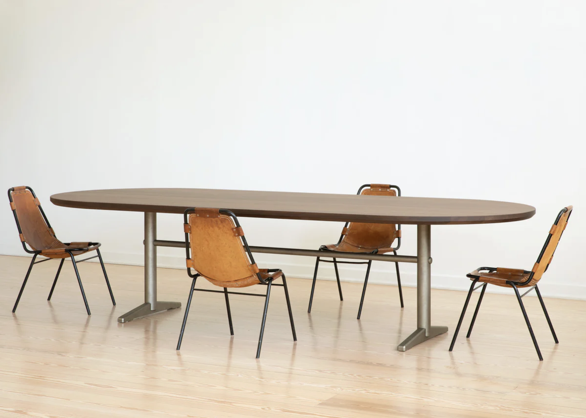 PILLAR DINING TABLE - RACETRACK par Fort Standard