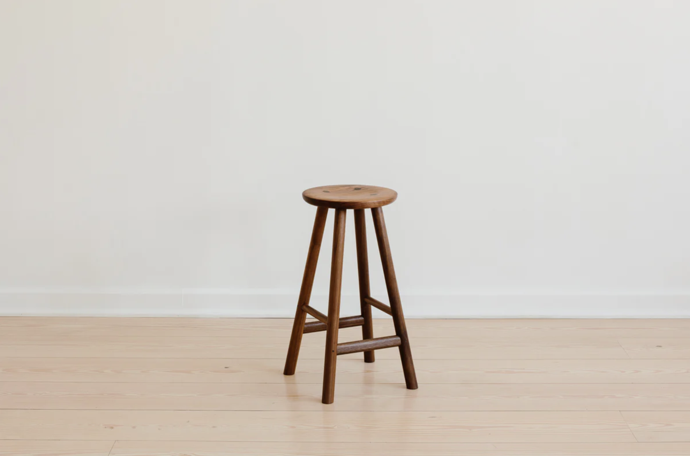 RANGE STOOL BACKLESS par Fort Standard