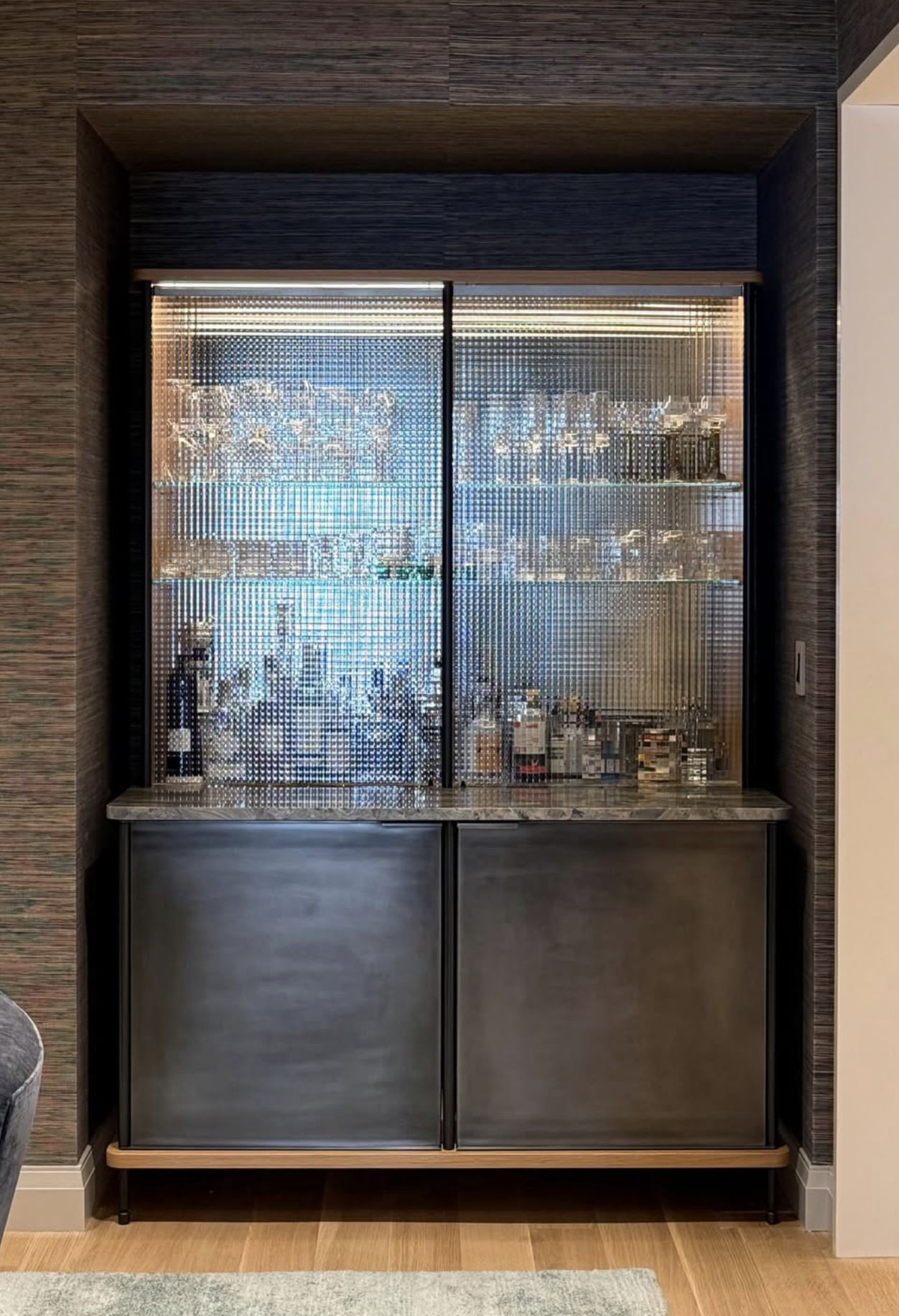 STRATA BAR CABINET par Fort Standard