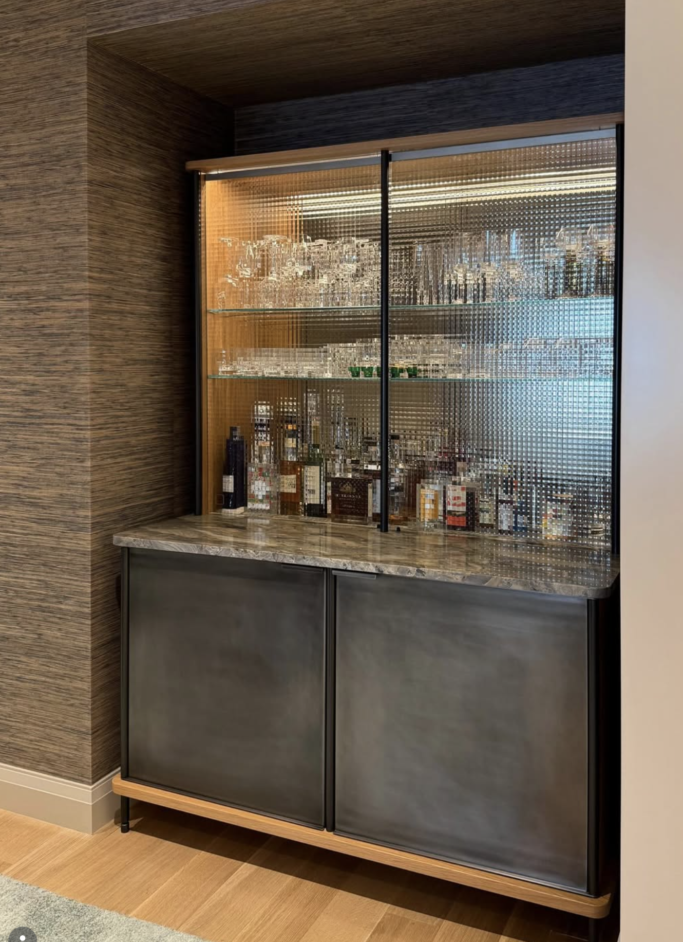 STRATA BAR CABINET par Fort Standard