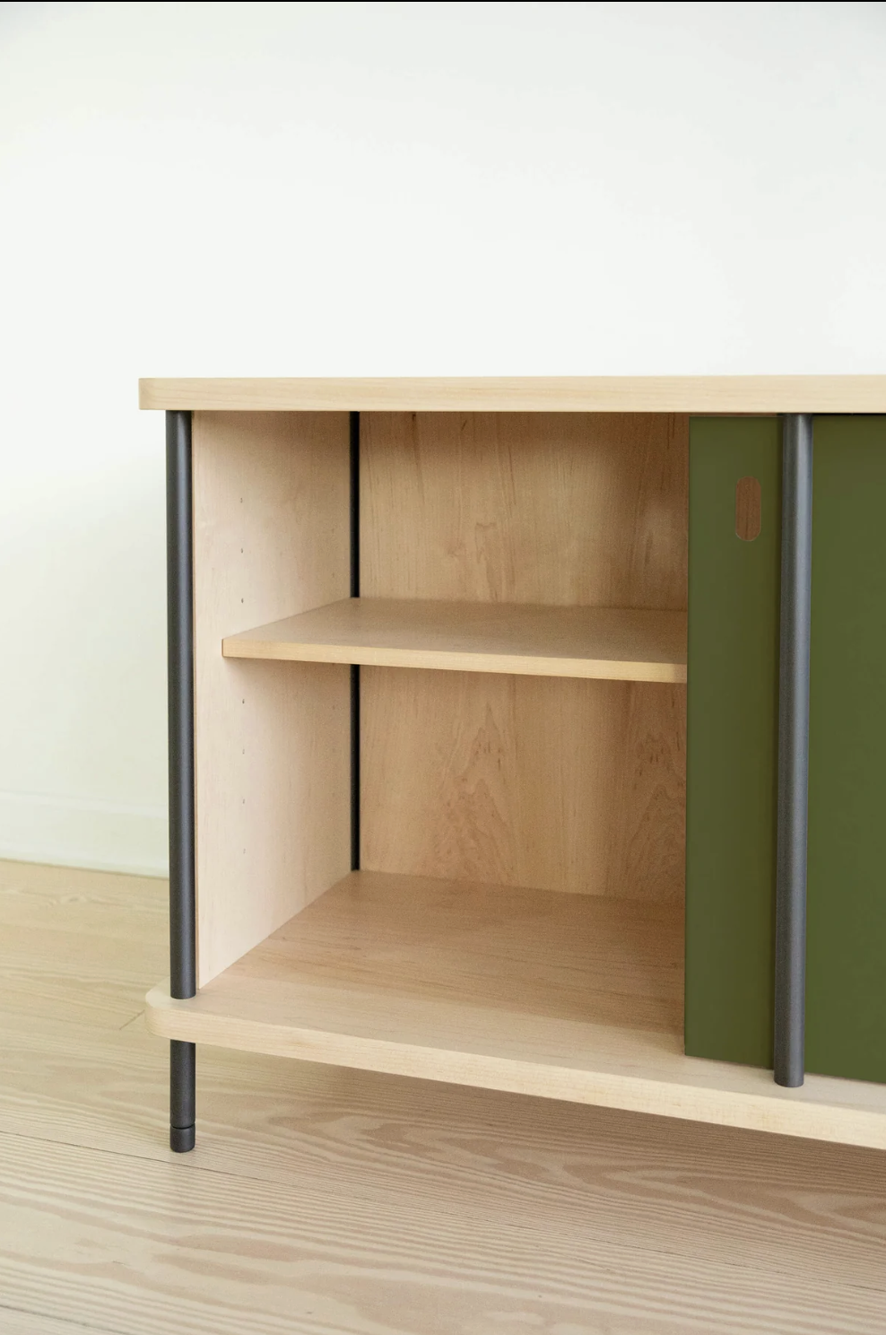 STRATA CREDENZA - THREE BAY par Fort Standard