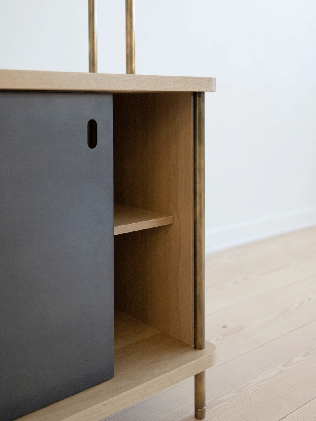 STRATA HUTCH - THREE BAY par Fort Standard