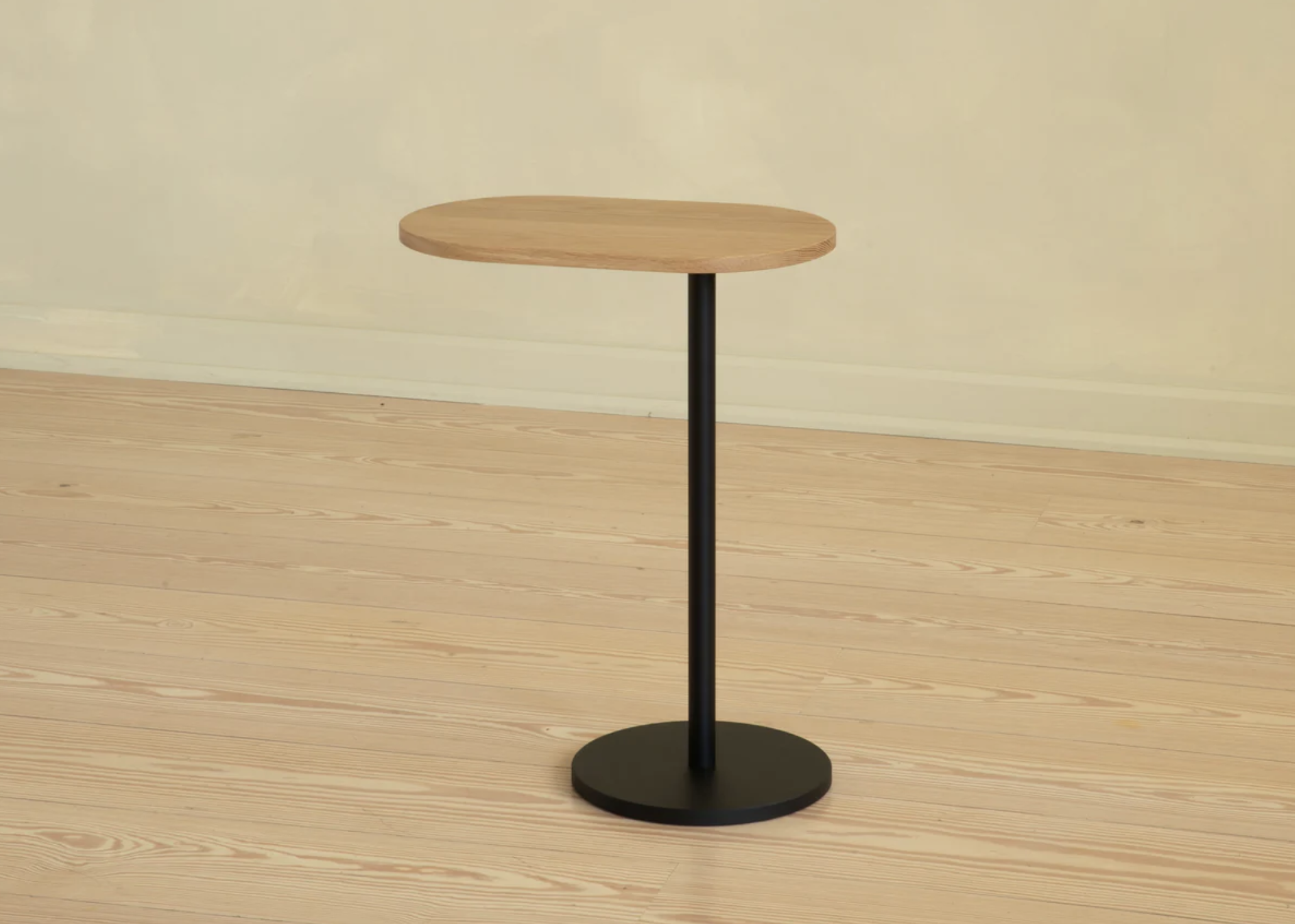 STRATA SIDE TABLE par Fort Standard