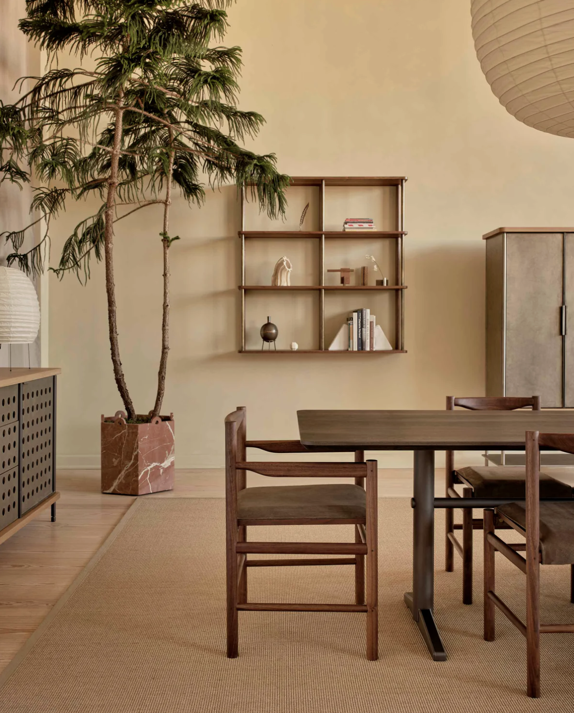 STRATA WALL SHELF - THREE ROWS par Fort Standard