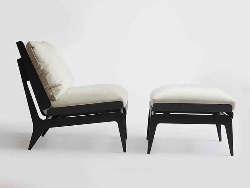BOUDOIR CHAIR & OTTOMAN par Gabriel Scott