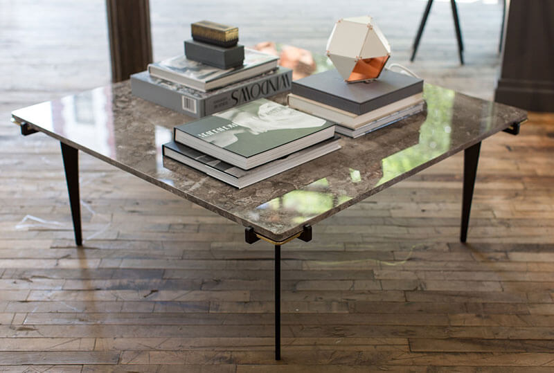 PRONG SQUARE COFFEE TABLE par Gabriel Scott